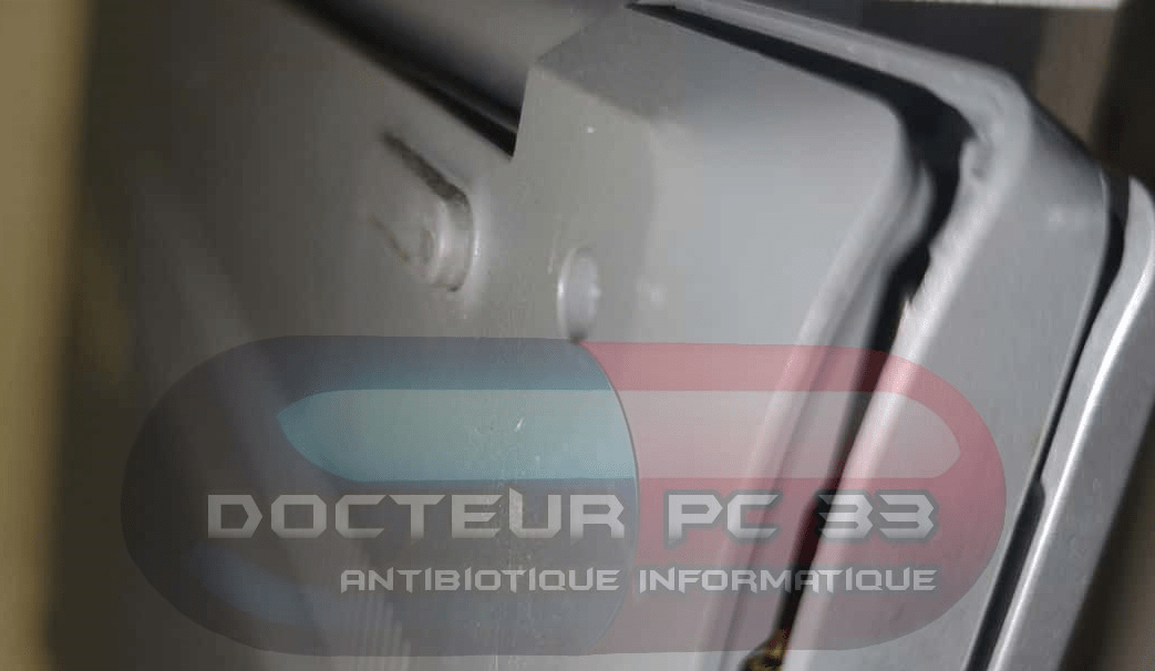 Plastique pc-portable-arrache-plastique-pc-plasturgie-coque-33-Bordeaux-réparation plastiurgie pc portable cassé